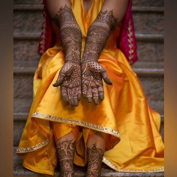 Mehendi Outfit - Picture 1 of 4